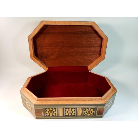 Luxurious Mother of Pearl Syrian Mosaic Box - Picture 6 of 6